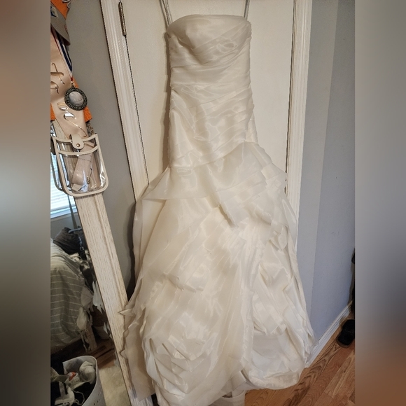 White by Vera Wang Ivory trumpet organza wedding gown VW351011 size 0 NWOT - Picture 3 of 10